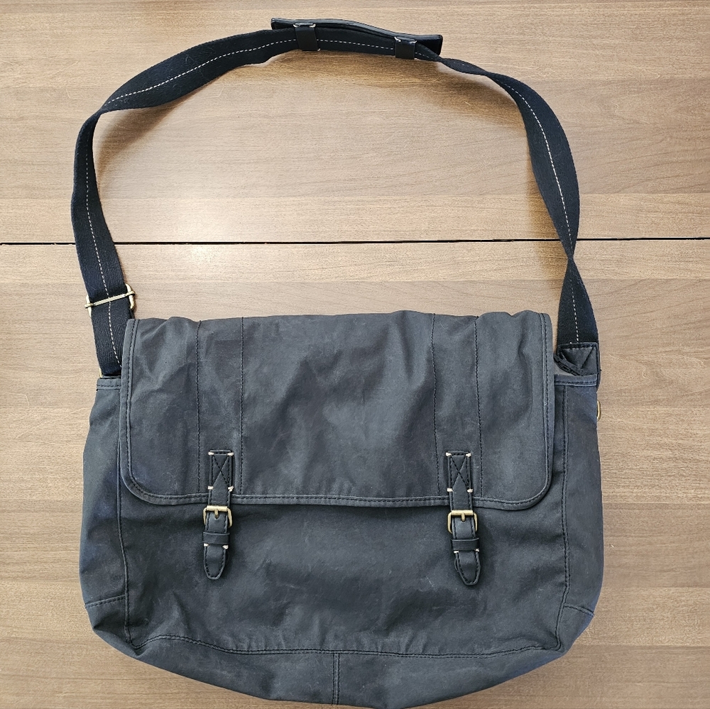 J CREW BROKEN IN MESSENGER BAG